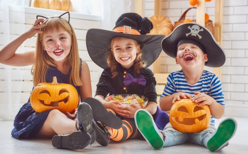 tips for keeping your kid's teeth healthy for the holloween