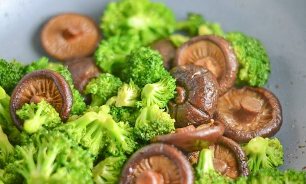 Shiitake Mushroom and Broccoli in Oyster Sauce